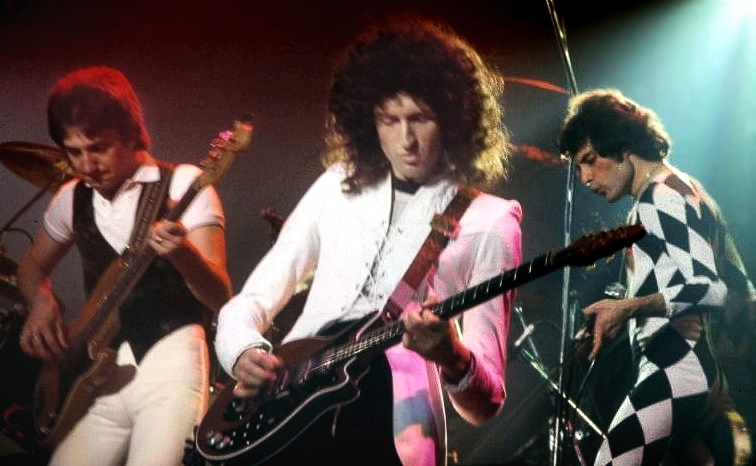 Queen performing in New Haven in 1977